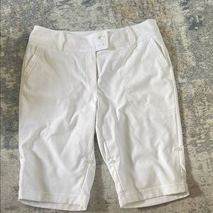 Izod Women's White Golf UV protection belted  Bermudas